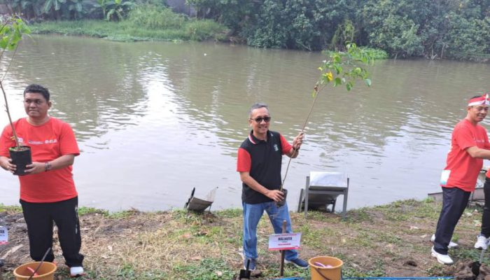 Suparma Tanam 80 Pohon Kluwih dan Tebar 8.000 Bibit Ikan di Surabaya