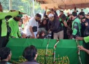 Ribuan Ojol Iringi Pemakaman Affan, Korban Tewas Tertabrak Kendaraan Brimob