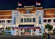 Pemkot Surabaya Sukseskan Gerakan Pembagian Bendera Merah Putih Sambut HUT ke-80 RI