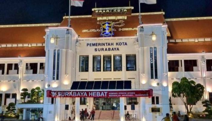 Pemkot Surabaya Sukseskan Gerakan Pembagian Bendera Merah Putih Sambut HUT ke-80 RI