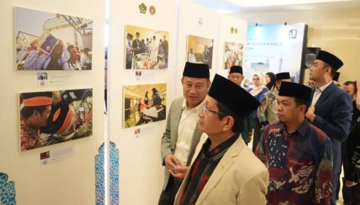 Lewat Pameran Foto, Menag Apresiasi Layanan Petugas Haji 2025