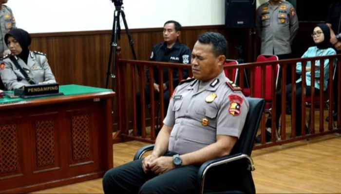 Kompol Kosmas Dipecat Polri Usai Ojol Tewas Terlindas Rantis Brimob