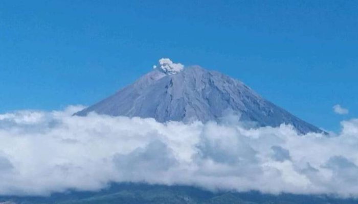 Gunung Merapi Erupsi 14 Kali, Masyarakat Diimbau Waspada Awan Panas dan Guguran Lava