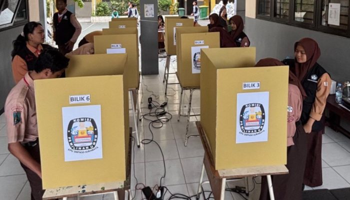 Demokrasi Tanpa Kertas: SMPN 50 Surabaya Jadi Pelopor Pemilu Ramah Lingkungan