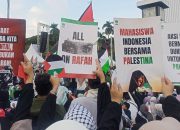 Ribuan Warga Gelar Aksi Damai Bela Palestina di Kawasan Monas