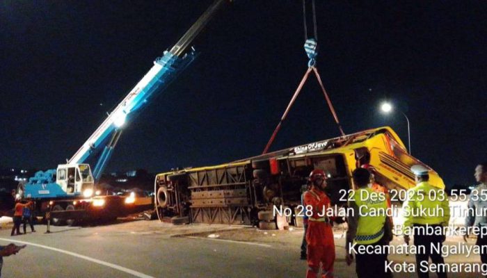 4. Bus Cahaya Trans Terguling di Tol Krapyak, Polisi Beberkan Kronologi