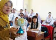 Insentif Guru Honorer Bertambah Mulai 2026, DPR Minta Terus Ditingkatkan