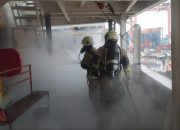 Kapal Peti Kemas Verizon Terbakar di Tanjung Perak