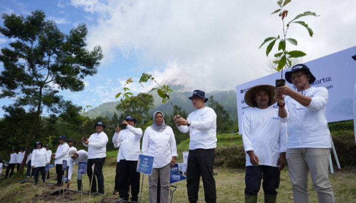 Telkom Tanam 500 Pohon di Bukit Klangon Yogyakarta Lewat Program GoZero%