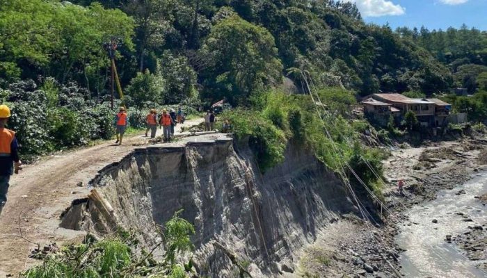 PLN Terjang Medan Sulit Demi Pulihkan Listrik Desa Terisolir di Aceh
