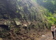 Kapolres Batu Tinjau Lokasi Longsor di Kawasan Payung 2