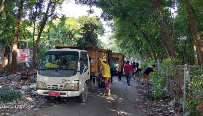 Gotong Royong Warga, TPS Perumahan GKA Gresik Dibersihkan