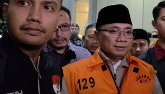 Eks Menag Yaqut Cholil Qoumas Resmi Ditahan KPK, Kenakan Rompi Oranye