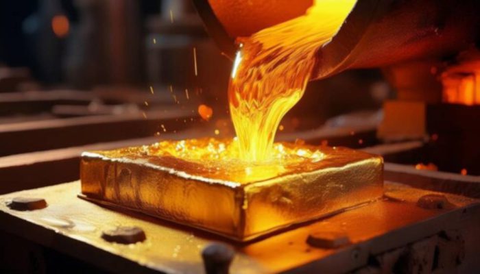 Emas Terpukul, Harga Turun 9,5 Persen Jadi yang Terburuk Sejak 2011