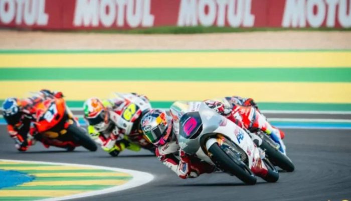 Podium Bersejarah! Veda Ega Pratama Finis P3 di Moto3 Brasil
