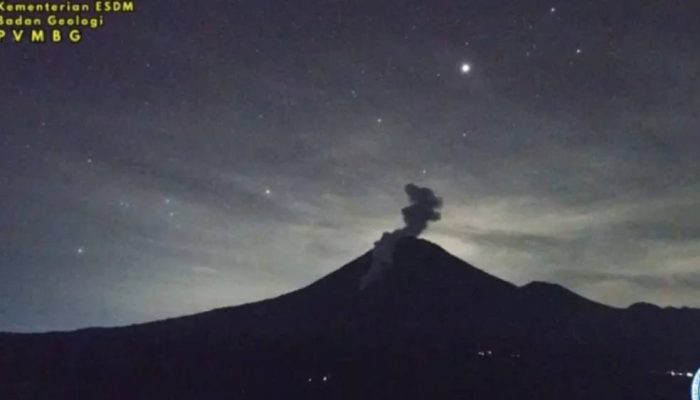 Erupsi Semeru Malam Hari, Awan Panas Mengarah ke Tenggara