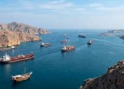 Iran Tutup Selat Hormuz, Harga Minyak Dunia Meroket 7 Persen