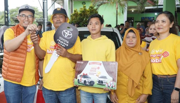 Warga Mantup Lamongan Dapat Hadiah Mobil dari Viu & Telkomsel, Diarak Meriah dengan Tradisi Lokal