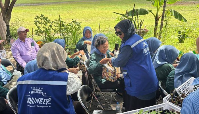 TPS Dorong Edukasi Bank Sampah, Warga Sidotopo Wetan Belajar ke Perak Barat
