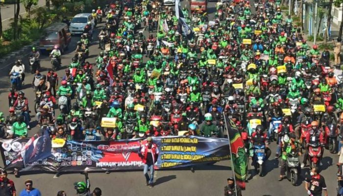 Ribuan Driver Ojol Jatim Siap Kepung Surabaya Besok, Tuntut UU Transportasi Online
