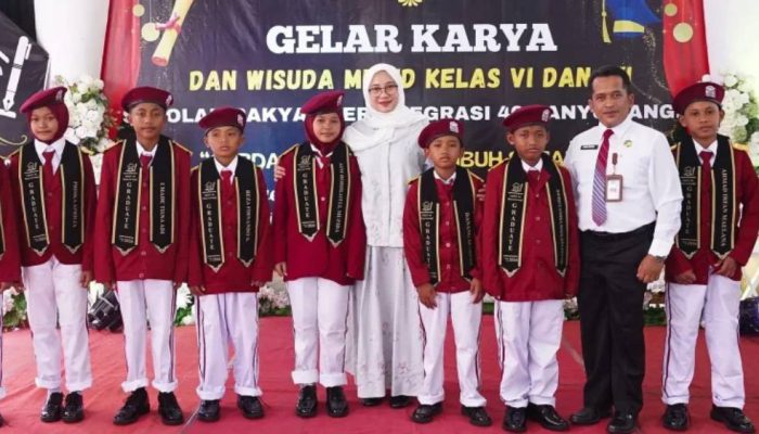 Dari Putus Sekolah ke Lulus SMA, Kisah Tiga Siswa Banyuwangi