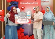 Warga Magetan Bawa Pulang Hadiah Umrah dari Program Telkomsel Poin