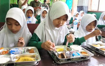 Anggaran Makan Bergizi Gratis Bakal Dipotong Lagi, Purbaya: Efisiensi Besar-besaran