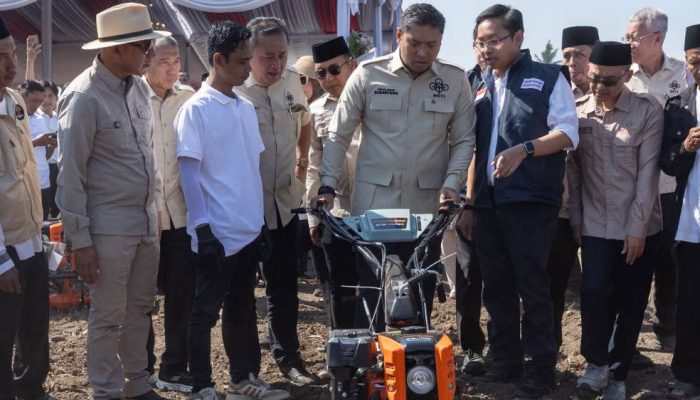 Yayasan STAPA Center dan HKTI Salurkan Alat Pertanian Modern untuk Dukung Produktivitas Petani