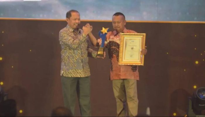 Dedikasi Menjaga Marwah Pers, Ketua PWI Jatim Lutfi L Hakim Raih Radar Surabaya Award 2026