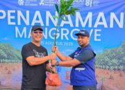 TPS Serahkan 3.000 Bibit Mangrove ke DLH Surabaya, Ditanam di Tambak Sarioso
