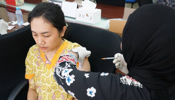 400 Peserta Ikuti Vaksinasi HPV Dosis Ketiga di BBPOM Surabaya