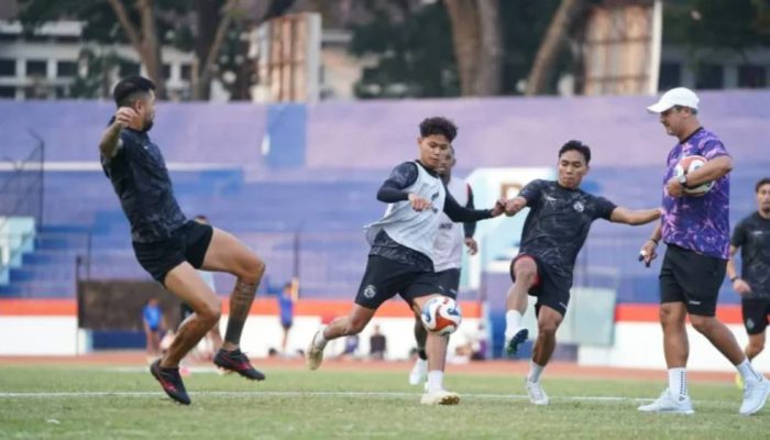 Arema FC Gelar Latihan Bersama Deltras Sidoarjo Secara Tertutup Jelang Kompetisi 2026/2027