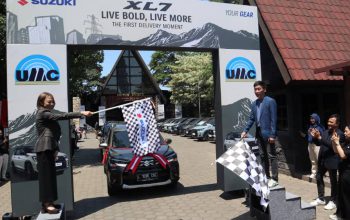 UMC Suzuki Serahkan Unit Perdana XL7 Terbaru di Surabaya, Varian Alpha Hybrid Jadi Favorit