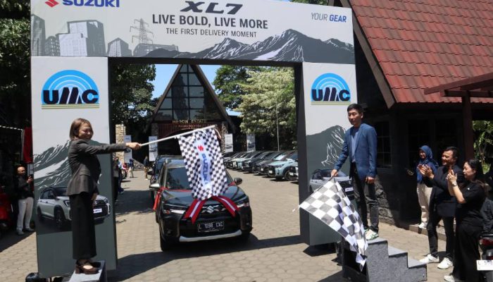 UMC Suzuki Serahkan Unit Perdana XL7 Terbaru di Surabaya, Varian Alpha Hybrid Jadi Favorit