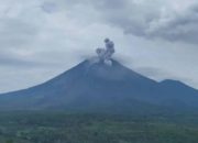 Gunung Semeru Erupsi 136 Detik, Warga dan Wisatawan Diminta Menjauh