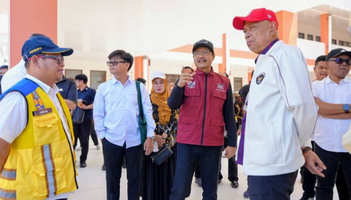 Tinjau Sekolah Rakyat di Makassar, Mensos Gus Ipul Pastikan Fasilitas Pendidikan Gratis untuk Anak Kurang Mampu Berjalan Optimal