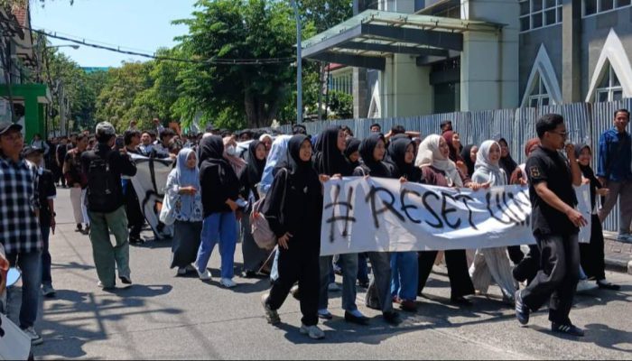 Mahasiswa UINSA Gelar Aksi, Desak Rektor Muzakki Dievaluasi