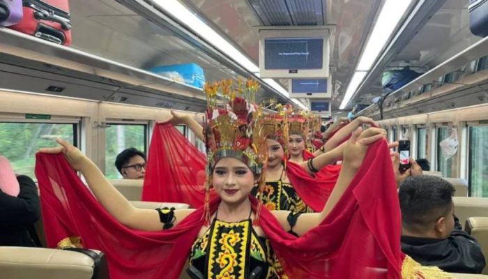 Sambut HUT ke-81 KAI, Kolaborasi Daop 9 Jember dan Pemkab Banyuwangi Hadirkan Gandrung On Train