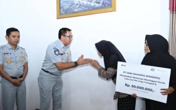 Jasa Raharja Serahkan Santunan kepada Ahli Waris Korban KM Virgo di Jatim