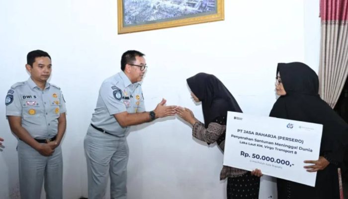 Jasa Raharja Serahkan Santunan kepada Ahli Waris Korban KM Virgo di Jatim