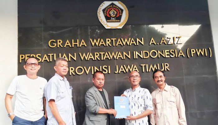 Lutfil Hakim Ambil Formulir Calon Ketua PWI Jatim, Dwi Eko Lokononto Maju Lagi di DKP