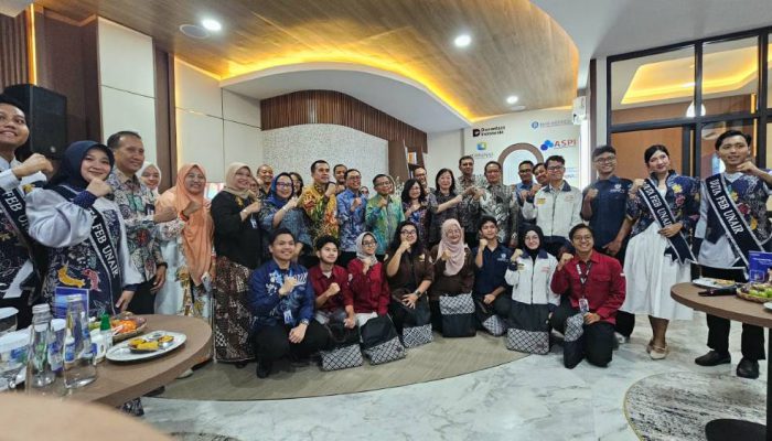 BRI Perkuat Literasi Keuangan Generasi Muda melalui Gerai CERDAS PeKA di UNAIR